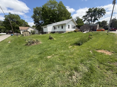 Charming 3-Bed Bungalow on Spacious Corner Lot - image 48