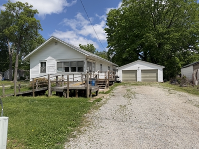 Charming 3-Bed Bungalow on Spacious Corner Lot - image 4