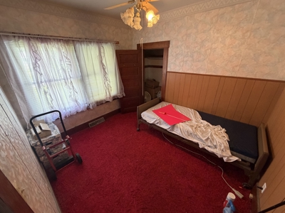 Charming 3-Bed Bungalow on Spacious Corner Lot - image 11