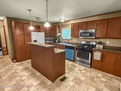 Home and Mobile Home for Sale on 25 Acres in Hinds County - image 8