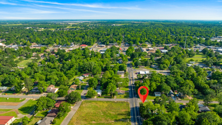 Highly Visible Commercial Property - image 12
