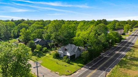 Highly Visible Commercial Property - image 3