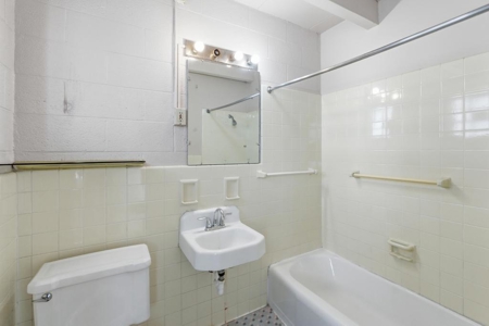 13-Unit Hospitality Property in Sault Ste Marie - image 5