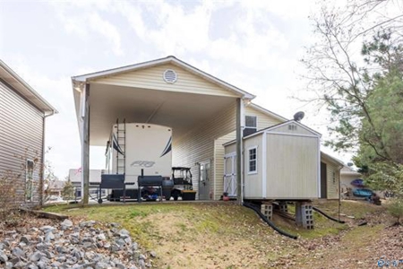 Charming Lake Retreat at Blue Heron RV Resort in Guntersville, AL - image 6