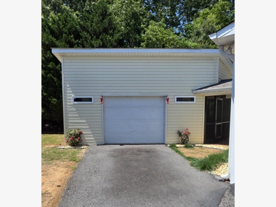 Charming Lake Retreat at Blue Heron RV Resort in Guntersville, AL - image 7