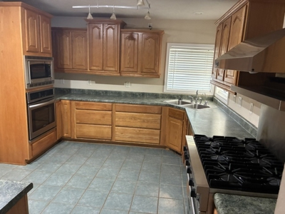 5 Bdrm 4 Bath On Acreage In Yellville - image 8