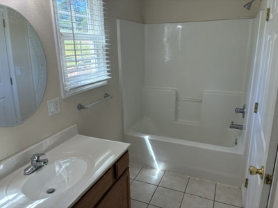 5 Bdrm 4 Bath On Acreage In Yellville - image 23