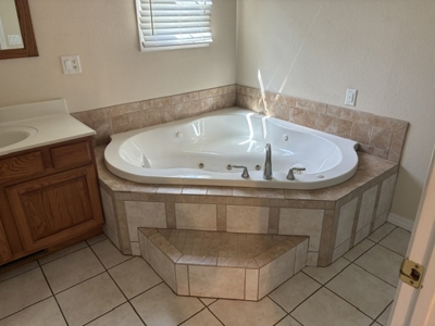 5 Bdrm 4 Bath On Acreage In Yellville - image 21
