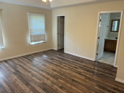 5 Bdrm 4 Bath On Acreage In Yellville - image 13