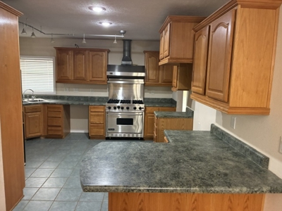 5 Bdrm 4 Bath On Acreage In Yellville - image 7