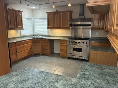 5 Bdrm 4 Bath On Acreage In Yellville - image 6