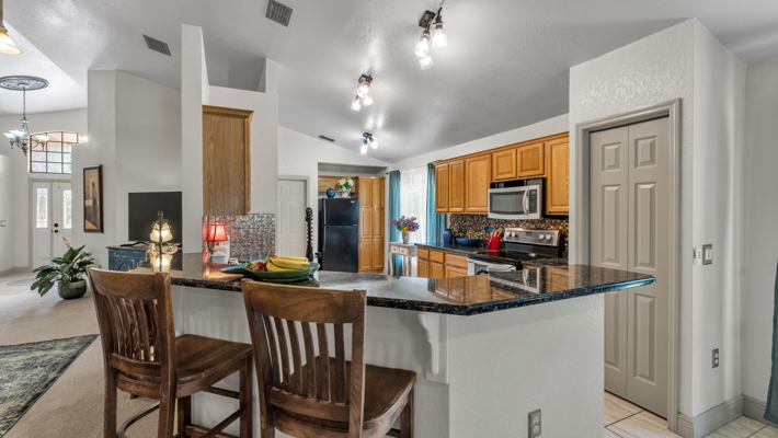4/3 Pool, Near Disney, Theme Parks, Buildable lot next to home