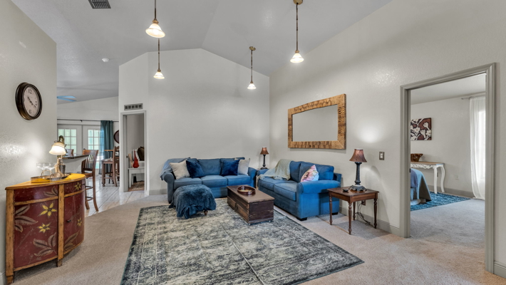 4/3 Pool, Near Disney, Theme Parks, Buildable lot next to home
