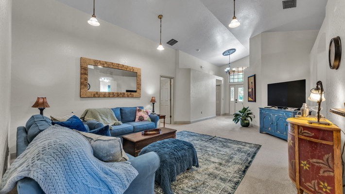 4/3 Pool, Near Disney, Theme Parks, Buildable lot next to home