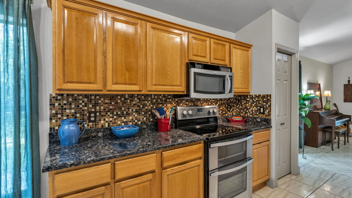 4/3 Pool, Near Disney, Theme Parks, Buildable lot next to home