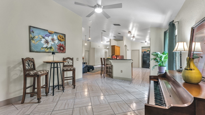 4/3 Pool, Near Disney, Theme Parks, Buildable lot next to home
