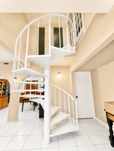 home in town with ample parking, Pool, half acre - image 18