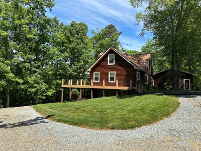 Southern Comfort: Private 11-Acre Log Home on Kerr Lake - image 8