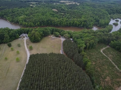 Southern Comfort: Private 11-Acre Log Home on Kerr Lake - image 4