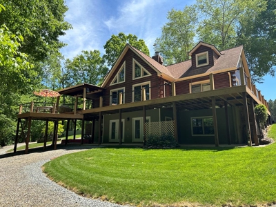 Southern Comfort: Private 11-Acre Log Home on Kerr Lake - image 1