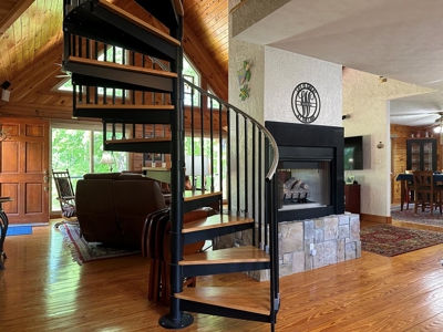 Southern Comfort: Private 11-Acre Log Home on Kerr Lake - image 21