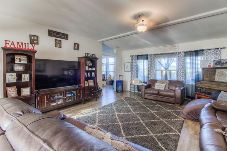 Country Living on 11.45 Irrigated Acres - image 33