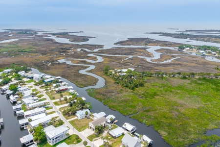 Waterfront Home for Sale in Suwannee FL! - image 26