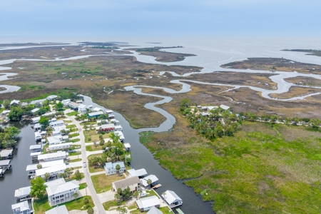 Waterfront Home for Sale in Suwannee FL! - image 28