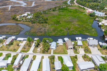Waterfront Home for Sale in Suwannee FL! - image 22