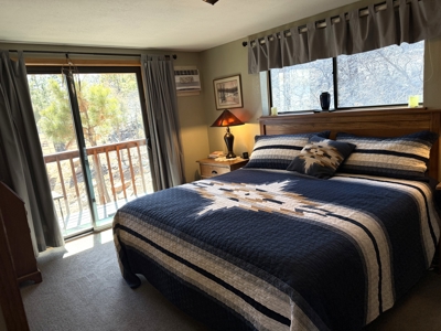 Spacious home with spectacular views in the mountains - image 4