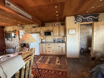 Spacious home with spectacular views in the mountains - image 8