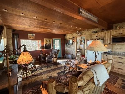 Spacious home with spectacular views in the mountains - image 9