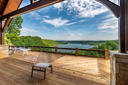 Stunning Home On Dale Hollow Lake in Albany, Kentucky - image 17