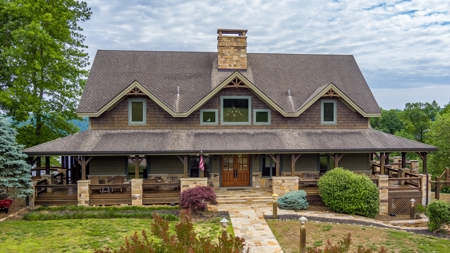 Stunning Home On Dale Hollow Lake in Albany, Kentucky - image 1