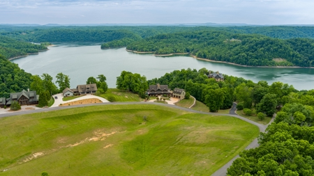 Stunning Home On Dale Hollow Lake in Albany, Kentucky - image 6