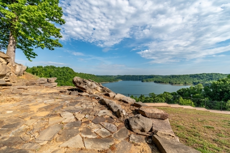 Stunning Home On Dale Hollow Lake in Albany, Kentucky - image 15