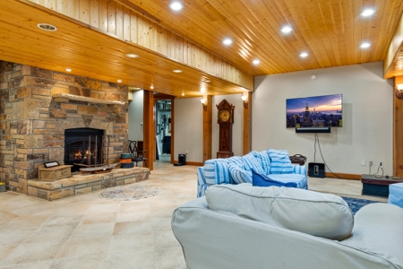 Stunning Home On Dale Hollow Lake in Albany, Kentucky - image 39
