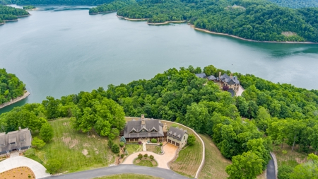 Stunning Home On Dale Hollow Lake in Albany, Kentucky - image 7