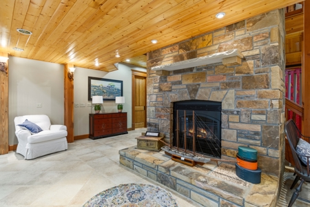 Stunning Home On Dale Hollow Lake in Albany, Kentucky - image 41