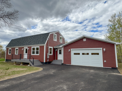 Fully Renovated Country Home - Lincoln, Maine - image 3
