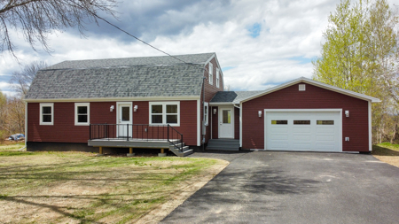 Fully Renovated Country Home - Lincoln, Maine - image 2