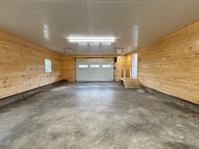 Fully Renovated Country Home - Lincoln, Maine - image 36