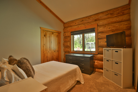 30-Acre Luxury Log Estate | Trophy Whitetail Sanctuary & Private - image 32