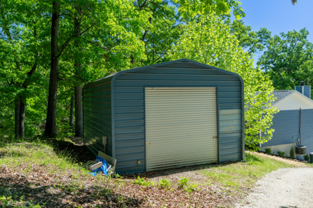 Lakefront 3Br Home & Boat Dock & Garage - image 4