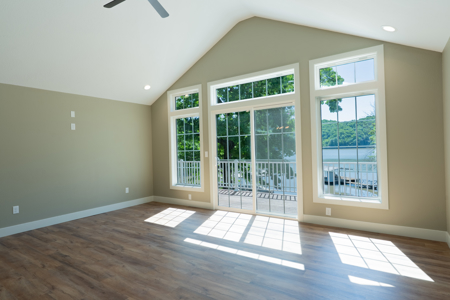 Lakefront 3Br Home & Boat Dock & Garage - image 38