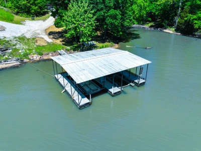 Lakefront 3Br Home & Boat Dock & Garage - image 8