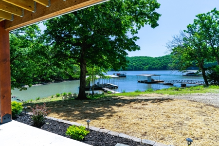 Lakefront 3Br Home & Boat Dock & Garage - image 2