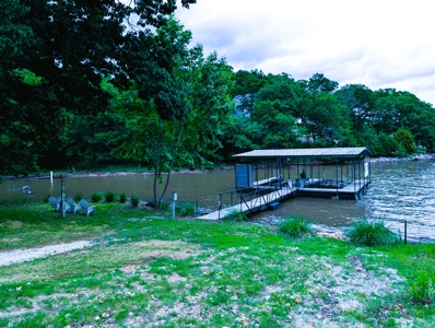 Lakefront 3Br Home & Boat Dock & Garage - image 21