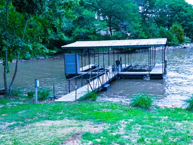 Lakefront 3Br Home & Boat Dock & Garage - image 23