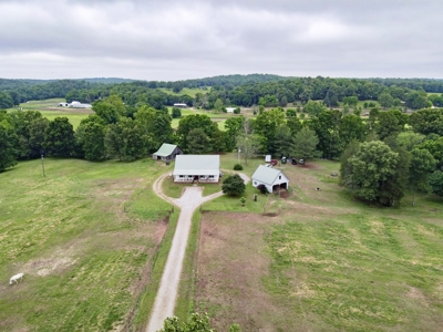 Ozarks Southfork River Country Home And Equine Farm For Sale - image 17